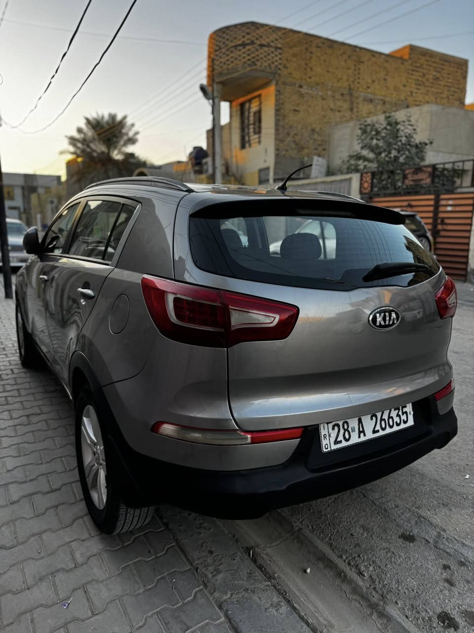 سلام عليكم
للبيع سيارة سبورتج موديل 2013 خليجي 
سيارة بيها قطعتين صبغ الباب الي وره العبري
وقبق الجنطه سيارة محركها 2400
دفع رباعي وهاي صورها كدامكم 
سعرها 135 ورقه وبيها مجال 
***********
