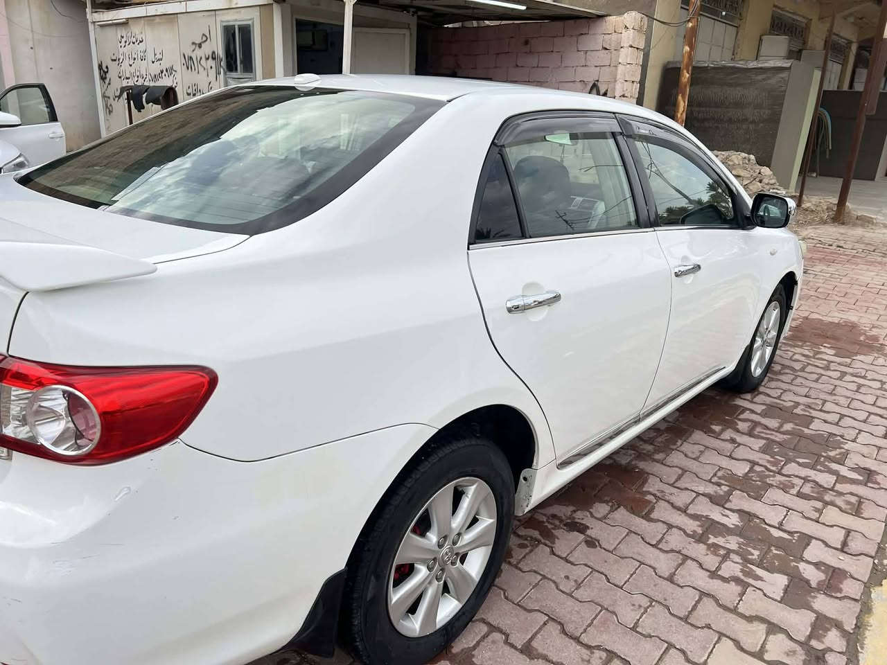 سلام وعليكم  لبيع كورلا ٢٠١١ خليجي شركة لعامة رقم بغداد بأسمي مكفول من صبغ وتبديل وبيها ملاحظات خفيفه محرك ١٨٠٠عنوان السياره الأنبار حديثة للبيع فقط بدون مراوس  للاتصال *********** السعر ١٣٠ وبيها مجال
