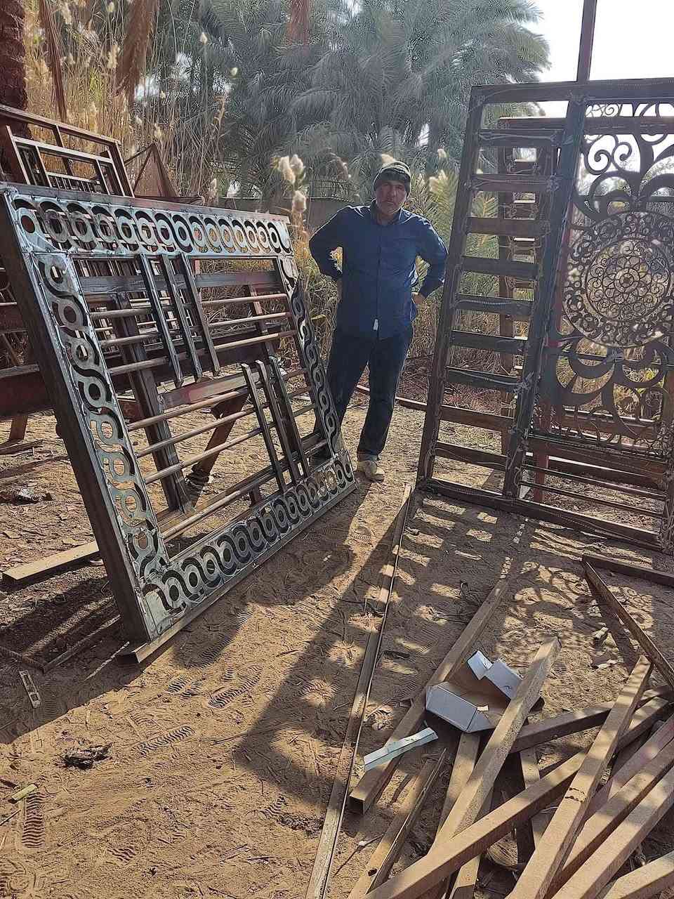 حدادة الزهيري بانسب  السعار ابواب خارجيه حسب  الطلب ابواب القاصه الصاجي وابواب وشبابيك حسب الطلب محاويل منطقة حصن محلي في بيتي *********** اسيا ***********
