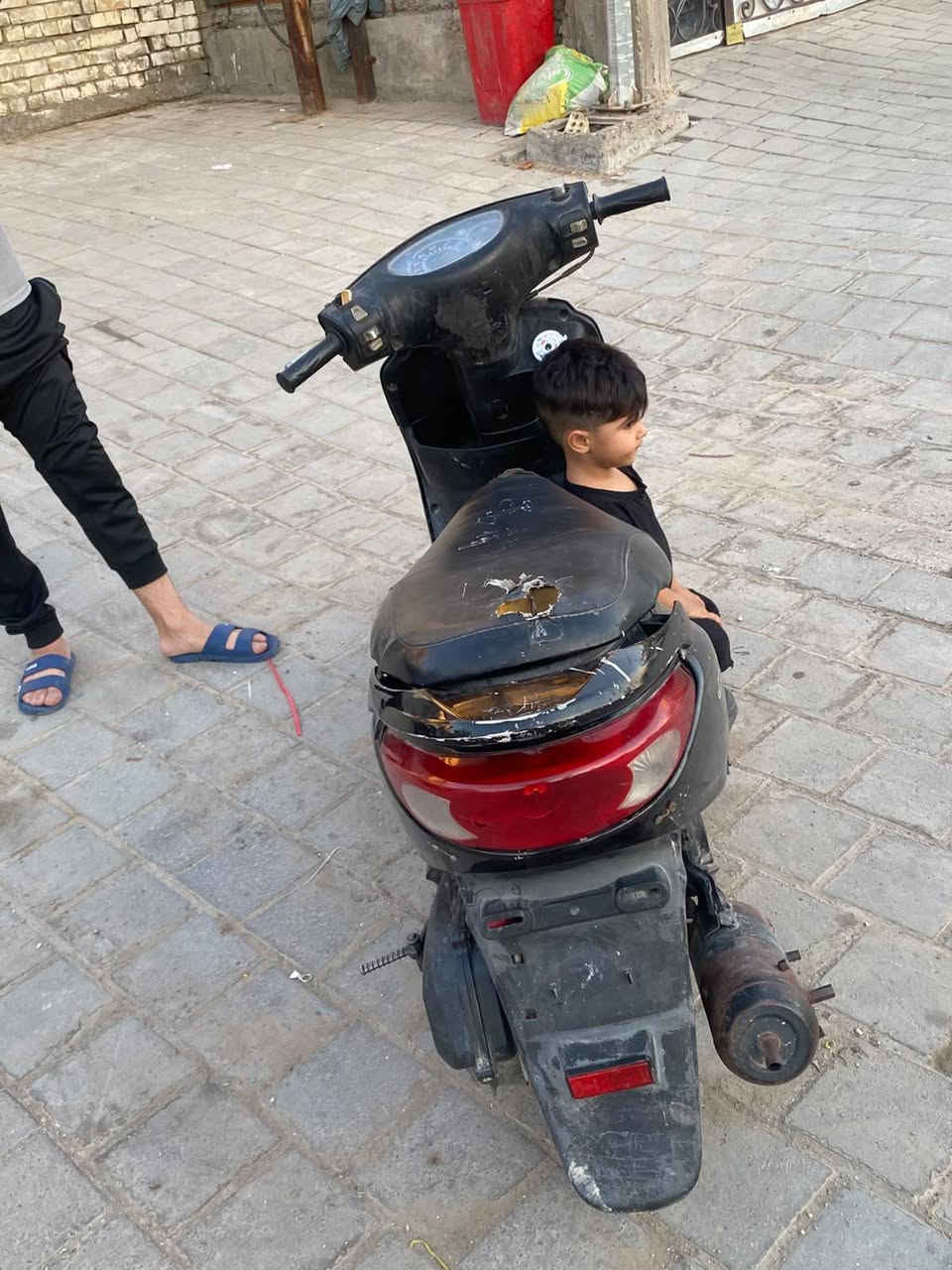 سلام عليكم  اخوان دراجه بريز نضيفه مختمه كابريتر بلاديه تايرات جدد شغاله نص هندر وخير من الله  رايدهه بسعر 400 وبيه مجال للجيه عنوان حي اور معمل الرحلات  *********** واتساب مازنجر موجود
