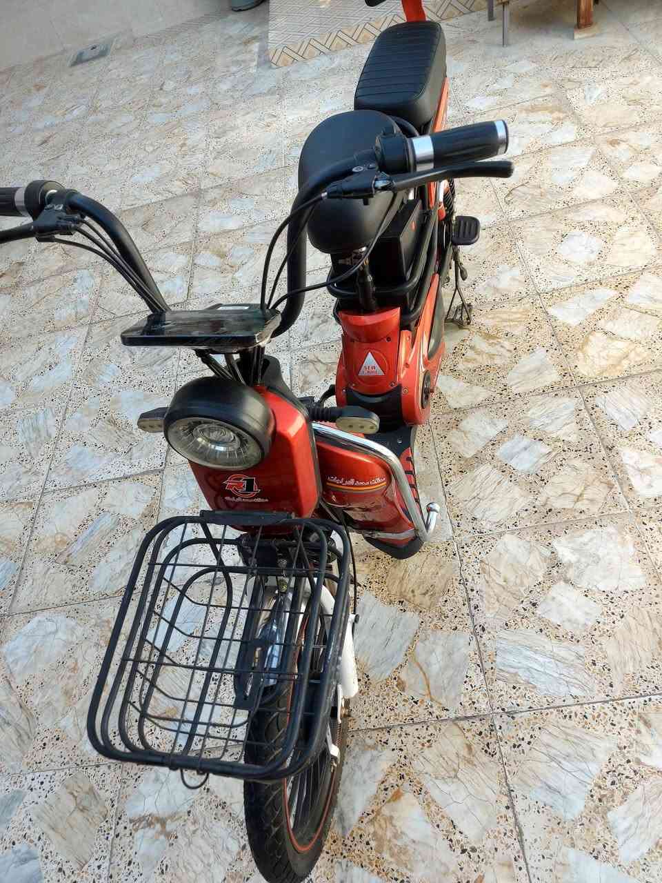 السلام عليكم. بايسكل حجم 20.نضيف جدا فول مواصفات خمس بطاريات.السعر 385 الف بايسكل جديد. ***********.شراي خابر او خاص
