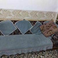 كنب خشبي • ٣ قطع • قطعة مكسورة