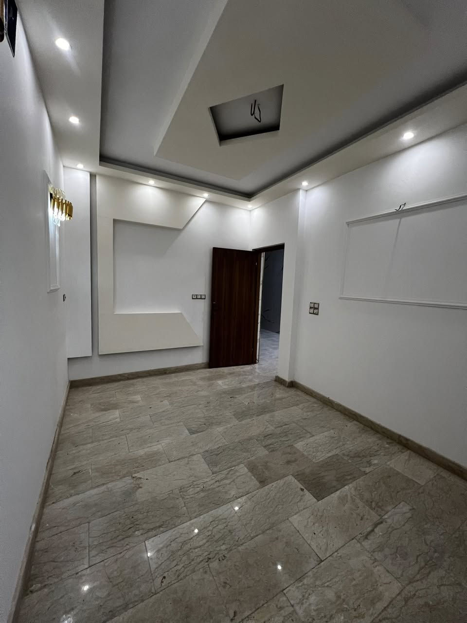 🏡 مشتمل للبيع – حي البنوك / شارع باريس 📏المساحة: 90 متر
📏 الواجهة:6.40
📏 النزال: 14 متر
🛣 الشارع: عريض 15 متر
🛏 عدد الغرف: 3غرف نوم سويت
🏗 البناء: فول حديث
    واجهه وأرضيه مرمر

📍 الموقع: مميز جداً – حي البنوك / شارع باريس

📞 للاستفسار والمعاينة:
مراجعة مكتب الهدف للعقار
📍 حي البنوك – شارع الكنيسة – بأتجاه جسر البنوك مجاور مكوى ريحانه
  ************
