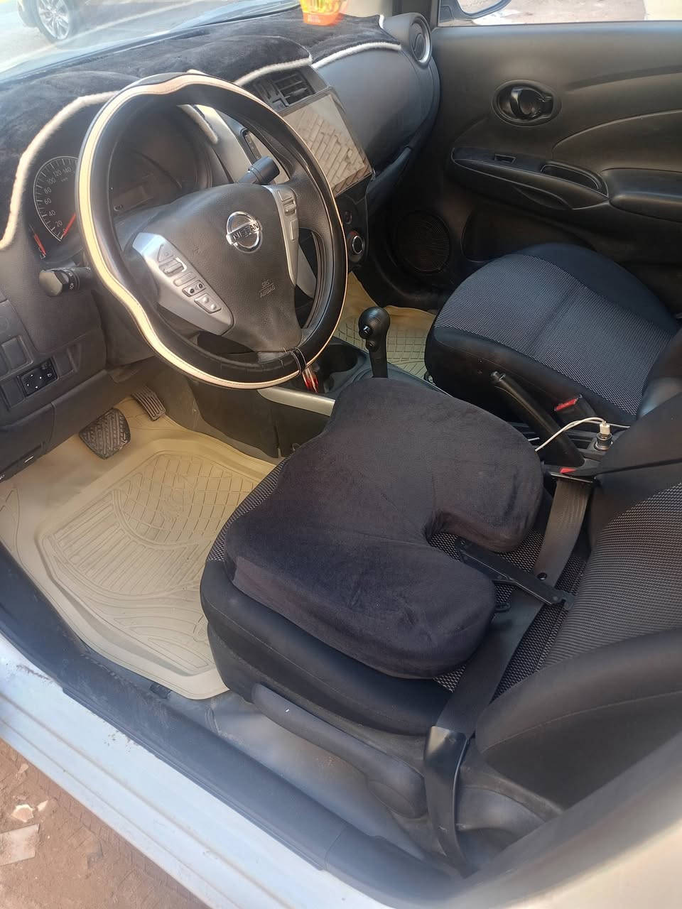 نيسان سني موديل 23 مصري
معروفة مواصفاتها  بأسم شركة تريد تحويل مداور 
بيها قطعتين بنيد وجاملغ وبيها قيطان داخلي بـ 108$وبيها مجال مكان السيارة النجف الاشرف 
***********
