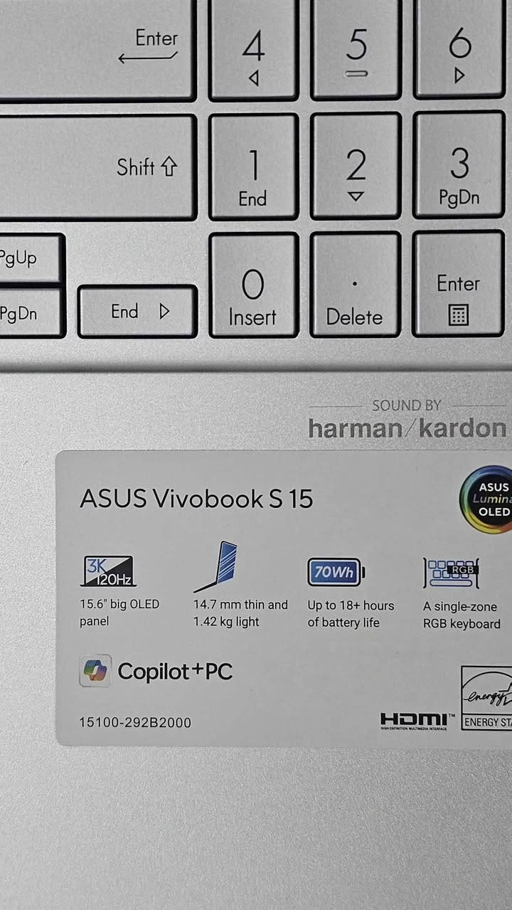 Asus Vivobook S15 S5507Q

🧠 المعالج (CPU)

Qualcomm Snapdragon X Elite X1E-78-100

حتى 12 نواة / 12 خيط

سرعة تصل إلى 3.4GHz

معالج ذكاء اصطناعي NPU حتى 45 TOPS 

🎮 كرت الشاشة (GPU)

Qualcomm Adreno مدمج 

🖥️ الشاشة

15.6 بوصة OLED

دقة 3K (2880×1620)

معدل تحديث 120Hz

سطوع حتى 600 شمعة

ألوان 100% DCI-P3

زمن استجابة 0.2ms 

💾 الرام والتخزين

RAM: 16GB LPDDR5X

SSD: 1TB NVMe PCIe 4.0 

🤖 الذكاء الاصطناعي

Qualcomm Hexagon NPU

يدعم ميزات Copilot+ في ويندوز 

🔌 المنافذ

2× USB-A 3.2

2× USB-C (USB4) مع دعم الشحن والعرض

HDMI 2.1

منفذ سماعات 3.5 مم

قارئ microSD 

📶 الاتصال

Wi-Fi 7

Bluetooth 5.4 

🎥 الكاميرا والصوت

كاميرا FHD مع IR (Windows Hello)

سماعات Harman/Kardon 

🔋 البطارية

70 واط- 🧠 المعالج (CPU)

Qualcomm Snapdragon X Elite X1E-78-100

حتى 12 نواة / 12 خيط

سرعة تصل إلى 3.4GHz

معالج ذكاء اصطناعي NPU حتى 45 TOPS 

🎮 كرت الشاشة (GPU)

Qualcomm Adreno مدمج 

🖥️ الشاشة

15.6 بوصة OLED

دقة 3K (2880×1620)

معدل تحديث 120Hz

سطوع حتى 600 شمعة

ألوان 100% DCI-P3

زمن استجابة 0.2ms 

💾 الرام والتخزين

RAM: 16GB LPDDR5X

SSD: 1TB NVMe PCIe 4.0 

🤖 الذكاء الاصطناعي

Qualcomm Hexagon NPU

يدعم ميزات Copilot+ في ويندوز 

🔌 المنافذ

2× USB-A 3.2

2× USB-C (USB4) مع دعم الشحن والعرض

HDMI 2.1

منفذ سماعات 3.5 مم

قارئ microSD 

📶 الاتصال

Wi-Fi 7

Bluetooth 5.4 

🎥 الكاميرا والصوت

كاميرا FHD مع IR (Windows Hello)

سماعات Harman/Kardon 

🔋 البطارية

70 واط- 18 ساعة تقريبًا

3 خلايا Li-ion 

⚖️ الوزن والحجم

الوزن حوالي 1.4 كغم

هيكل ألمنيوم نحيف 

⌨️ مميزات إضافية

لوحة مفاتيح بإضاءة RGB

زر Copilot

مستشعر بصمة عبر الكاميرا (Windows Hello) Face ID7 ساعة تقريبًا

3 خلايا Li-ion 

⚖️ الوزن والحجم

الوزن حوالي 1.4 كغم

هيكل ألمنيوم نحيف 

⌨️ مميزات إضافية

لوحة مفاتيح بإضاءة RGB

زر Copilot

مستشعر بصمة عبر الكاميرا (Windows Hello) Face ID

السعر 1،100،000

يوجد توصيل لكل المحافظات

https://t.me/epic_store2 بغداد, العراق


**إذا كنت صاحب هذا الإعلان وتريد حذفه لأي سبب، رجاءا أرسل رسالة إلى الدعم الفني**