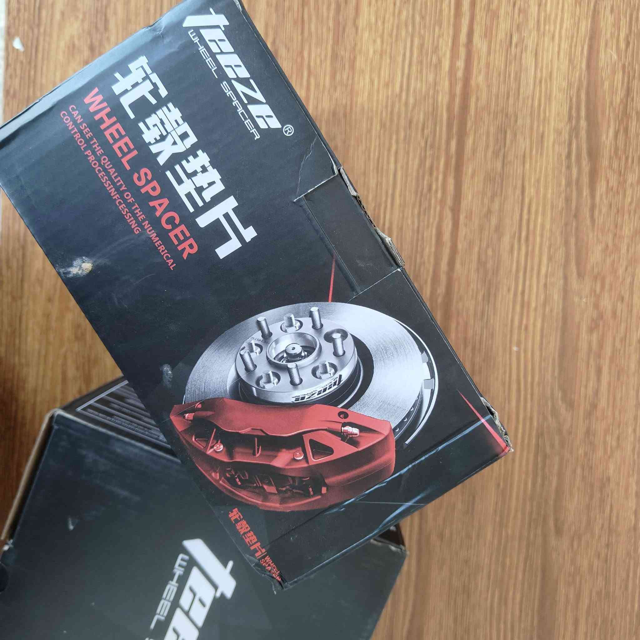 المنتج: فواصل عجلات (Wheel Spacers) من علامة Teeze التجارية.
الوظيفة: تُستخدم هذه الفواصل لزيادة المسافة بين العجلة ومركز المحور، مما يسمح بتركيب إطارات أعرض أو تحسين المظهر الرياضي للسيارة.

المادة: مصنوعة من سبائك الألومنيوم، وغالباً ما تكون من مواد عالية القوة مثل A7075 (دُورالومين الفائق) لضمان المتانة والأمان.


**إذا كنت صاحب هذا الإعلان وتريد حذفه لأي سبب، رجاءا أرسل رسالة إلى الدعم الفني**