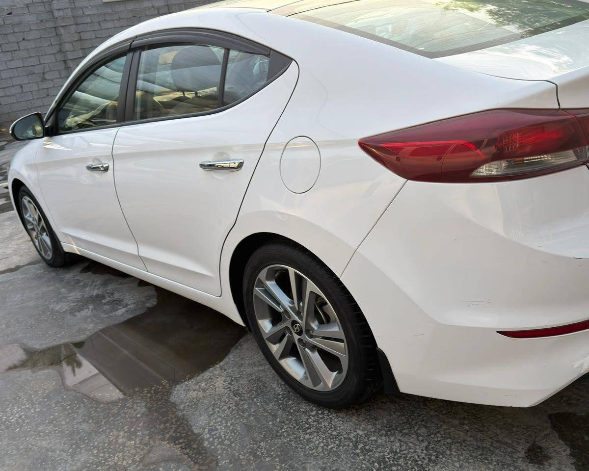 النترا خليجي موديل 18 فول مواصفات عدا البصمة 
مكينة 2000 دوش
كير AT
كشنات جلد
شاشة كبيرة 
ويل كب عدد 5 حجم 17
فتحة سقف
دوشمة ارضية جلد
داخل مطعم بصاج 
كاميرا امامي خلفي
لدى نهاري ليلي
مري شفط
يدات نيكل 
المسافة المقطوعة 75 الف
السيارة على وضع الشركة بأسمي بيها نص باب خلفي صبغ الباقي كله مكفول السعر 142
مكاني بغداد


**إذا كنت صاحب هذا الإعلان وتريد حذفه لأي سبب، رجاءا أرسل رسالة إلى الدعم الفني**