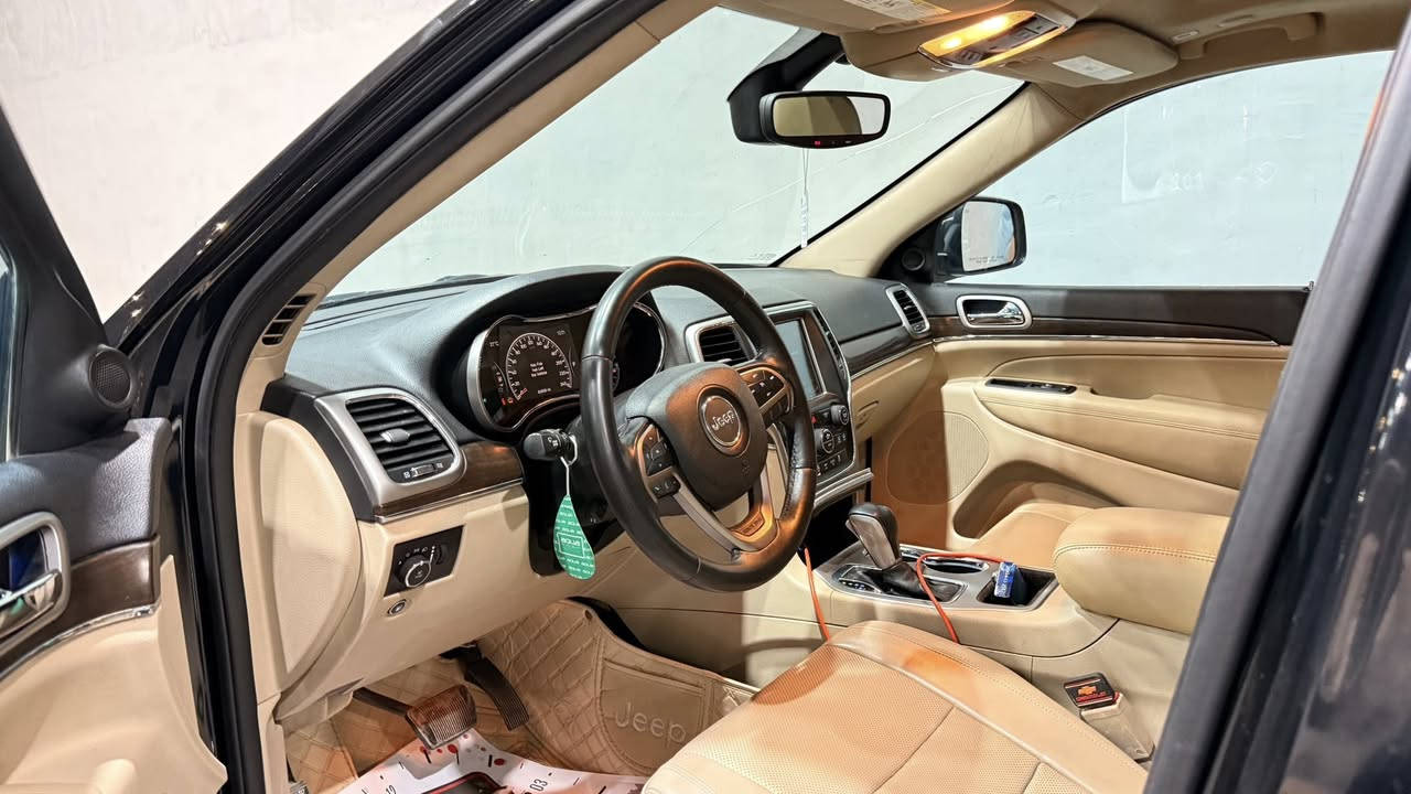 Jeep grand cherokee 2018 limited
جيب گراند شيروكي لميتد 2018 للبيع 
مواصفات اللميتد معروفة السيارة حادثهه موجود بالصور بدون ضرر الايرباك بدون ضرر شاصي او بدنه بدون ضرر أي دواخل السيارة ماشيه 72 ميل
السعر 230 
رقمي ***********
مكان السيارة ميسان العمارة
