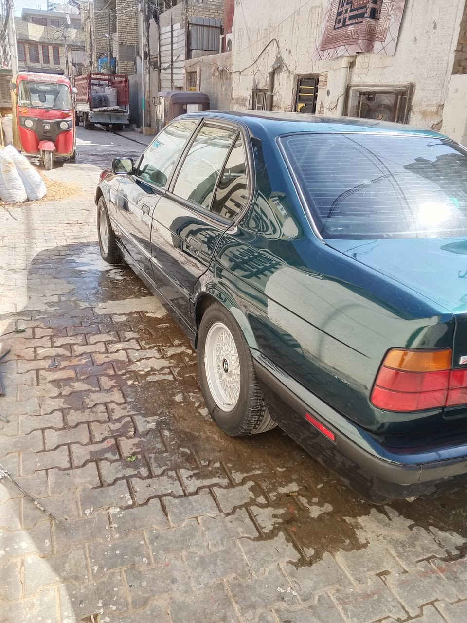 سلام عليكم بي ام 525 مسكر للبيع السياره نضيفه كدامك بصور وبلحقيقه بعد احله مكاني بغداد مدينه الصدر ***********
