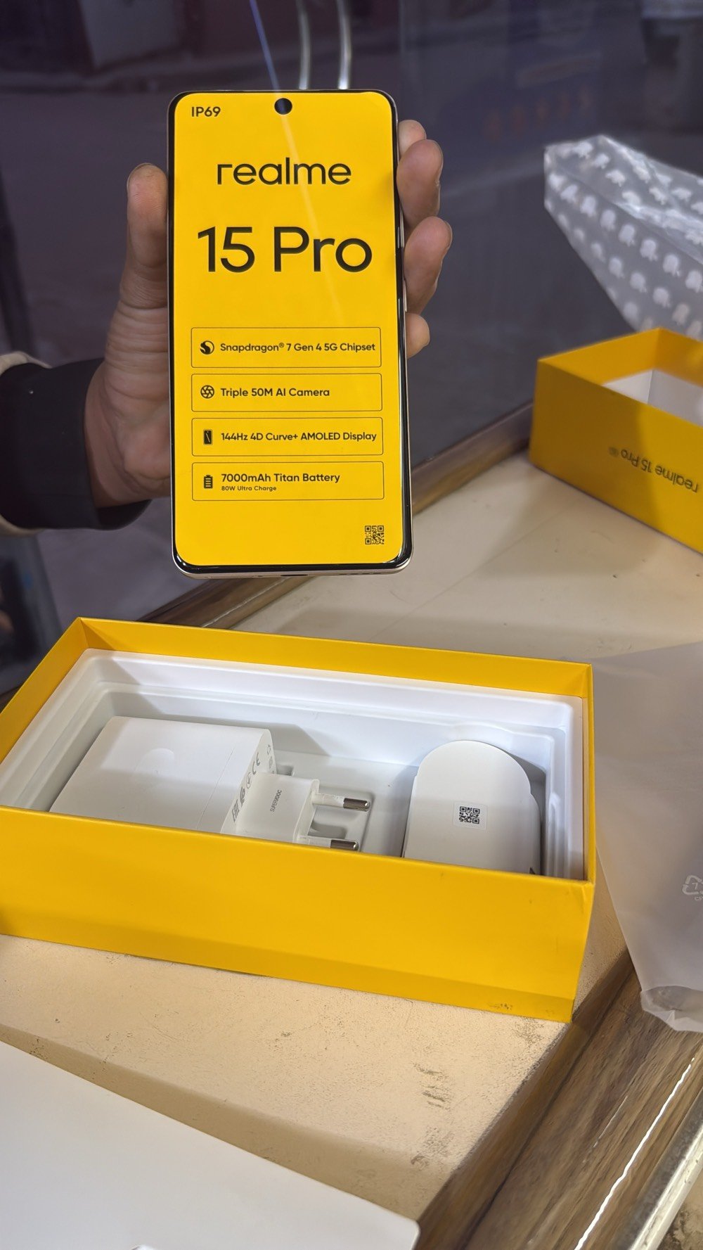 للبيع جهاز ريلمي نوت 15 برو ذاكرة 512 عشوائية 24بعدة ممفتوح ولامعرب بلكارتونة 