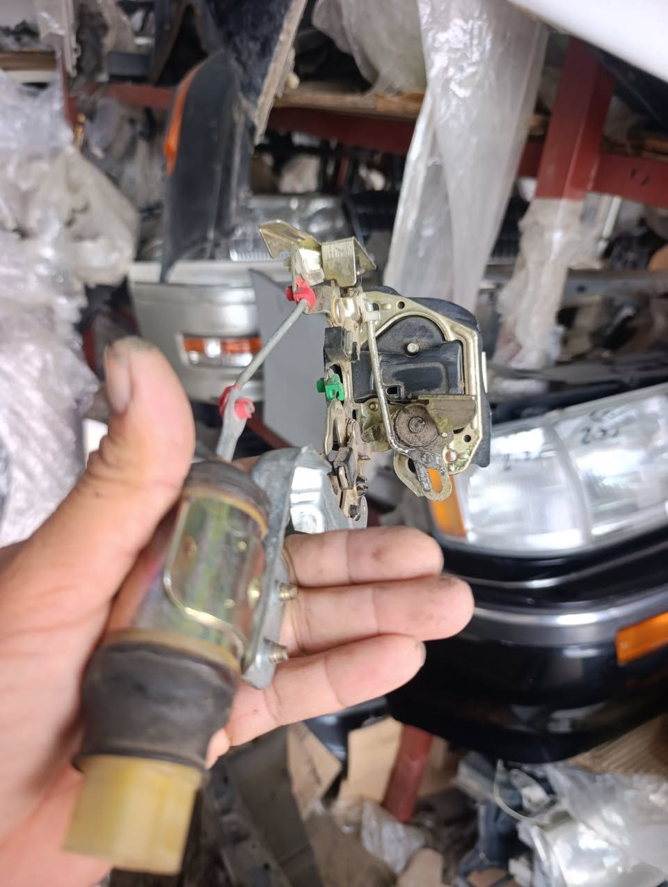 بطاين.     سماعات.  قفل.  ماطور.   هارتوب 
العنوان سوق الشيوخ طريق العكيكه السايدين مجمع الاصدقاء ***********.  واتساب
