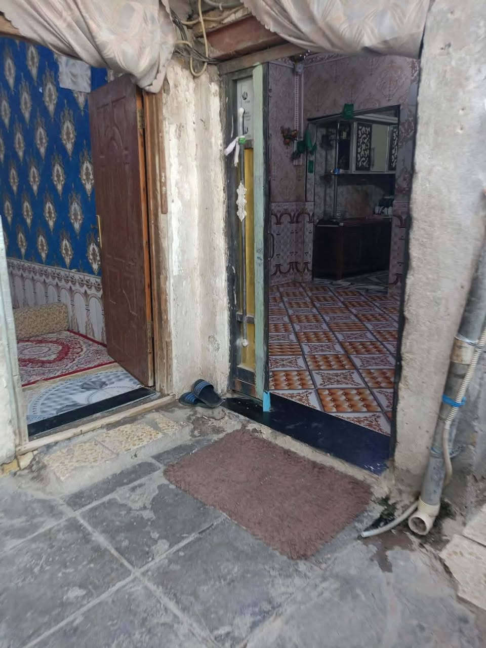 بيت للبيع في صوب الشاميه قرب طريق ياحسين ومجسر الاسكان منطقة الزعيلات.
 البيت كامل مكمل من خدمات .
تبليط .رصيف.مجاري.مدارس .ماء.
كهرباء.كلشي متوفر بس جيب غراضك واسكن بل بيت.
مساحه البيت .130م .يحتوي عله غرفتين نوم كبيره جدآ.صاله وديوانيه مطبخ.صحيات داخليه وخارجيه.
السعر66 وبي مجال قليل لشراي 
رقمي للتواصل واتساب او اتصال .
***********
