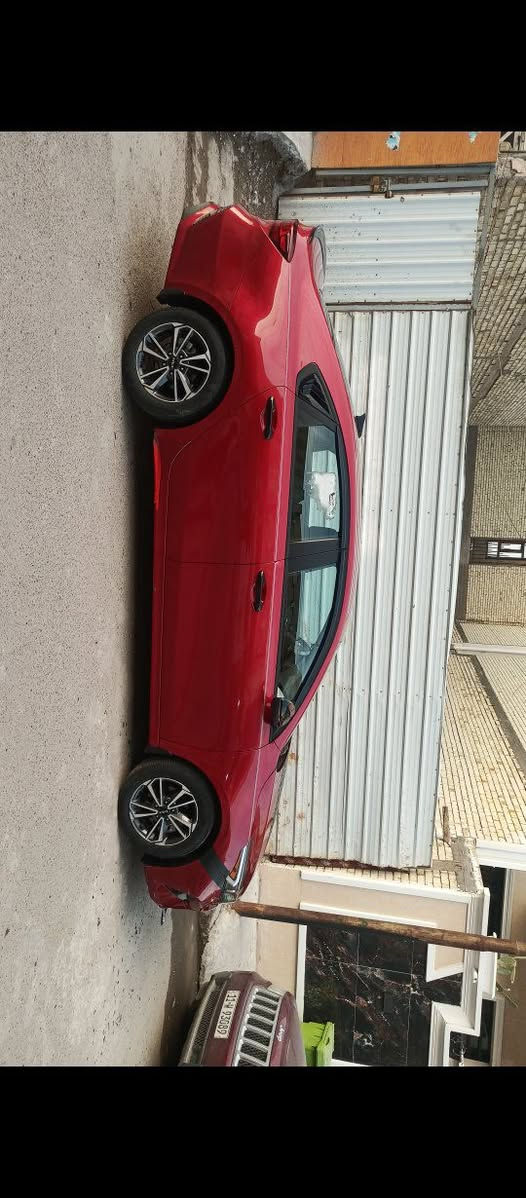 السلام عليكم 
كيا فورتي 2023 وارد امريكي 
مواصفات نص فول 
شاشه دواره 
تحكمات ستيرن 
رادار
توقف ذاتي 
مانع انزلاق 
نقطه عمياء 
حادث بنيد وجاملغ الأيسرمبدل والأيمن بارد
 وبيها طخه دوسه أو صندوق بل عراق 
صور الحادث بل منشور 
مكان السياره بغداد قرب كلية الامام الكاظم 
السعر 149وبيها مجال للاستفسار 
***********
