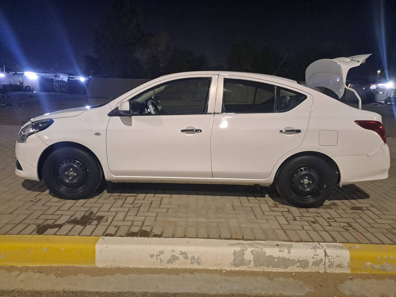 السلام عليكم نيسان صني هندي موديل 2024 سياره ماشيه 100 بها بارد وصبغ بالشامله في الخلفيه السعر 118 وبيها مجال عنوان السياره بصره الزبير ***********
