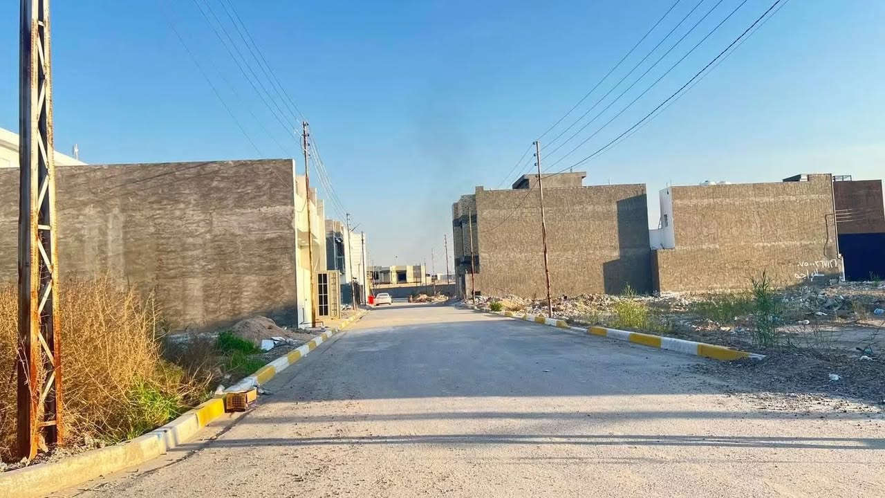 للبيع : قطعة ١١٠ م٢ واجهة 7.5 نزال 14.7
طابـو زراعـي سند 25/ يوجد اقرار محكمة
في مجمع الضباط السكني / الشارع D

العنوان : بغداد شارع المطار ساحة عباس بن فرناس خلف جامعة المشرق مشمولة بجميع الخدمات ( ماء + كهرباء + مجاري + تبليط)
مقسمة بصورة نظامية : الافرع الداخلية 10 متر الشارع الرئيسي13 متر // 
علما ان المنطقة محاطة بسياج ارتفاع 4 متر وبوابة رئيسية ( سكيورتي )

البناء مستمر الى هذا اليوم

للتواصل 
***********
واتس اب ايضا موجود
