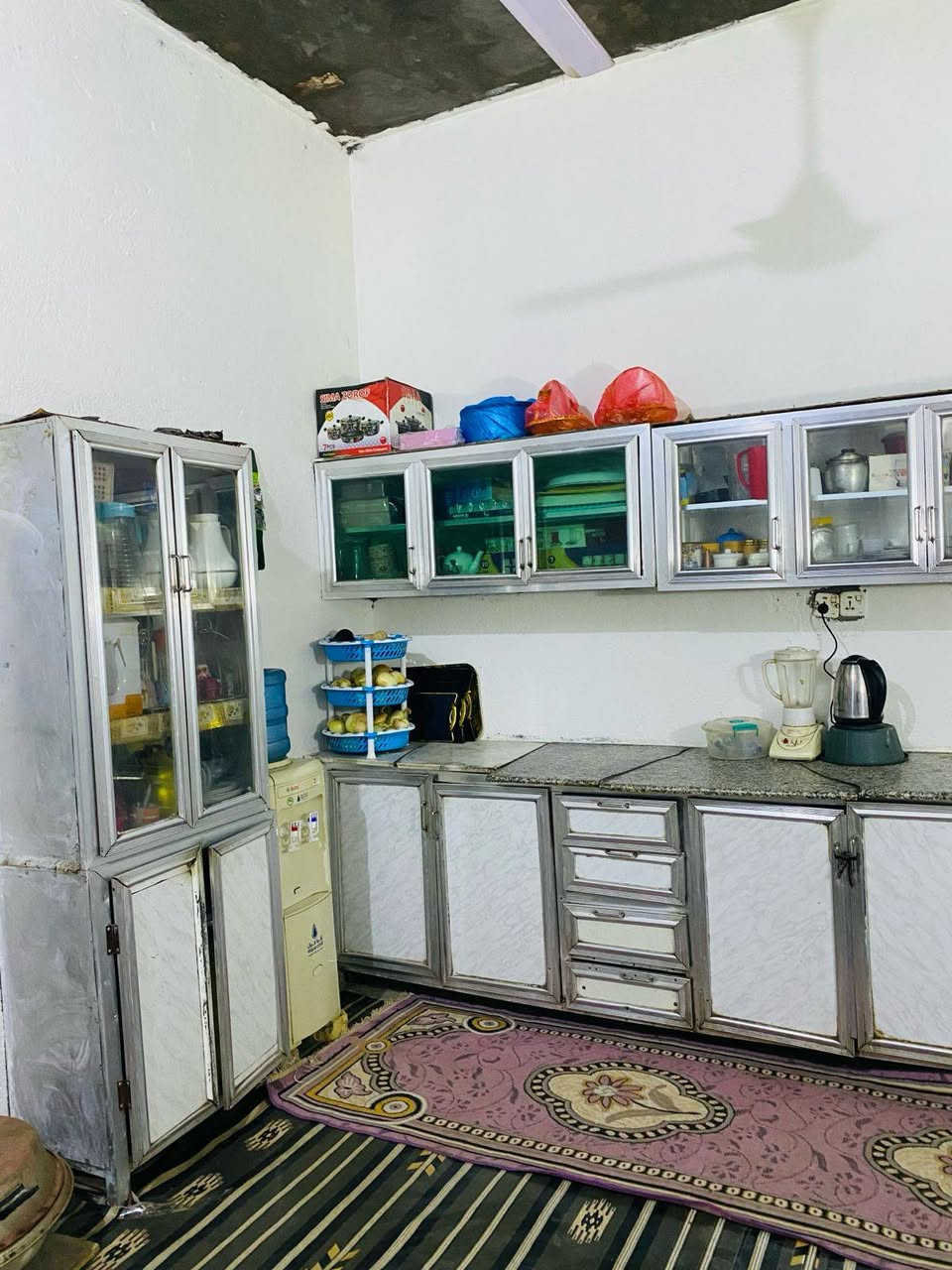 مكتب عقارات احمد الركابي

🟦 بيت طابقين للبيع

🏠 عنوان البيت/ الموحيه قرب دار المسنين🔲 

موقع البيت/ بصف الركن ع شارع 15م  __ و مقابيله شارع 10م✅ 

✅ مساحه__100م__ بيت خلفي 

ط الاول// غرفه صاله صغيره
إستقبال مطبخ صحيات داخلي وخارجي طارمه ومنور⬛ 

🟦 ط الثاني__ غرف نوم 3
غرفتين كاملات بس غرفه وحده ماكامله واصل نص بناء

✅ عرض الدربونه ((متر ونص))

نوع البناء// طابوك عكاده طابق الأول والثاني فرمستون سطح صبابه

⚠️ كافه الخدمات ماي كهرباء مجاري تبليط باب البيت 

اي شخص عنده عقار للبيع يدخل خاص خلال أسبوع ينباع الك✅⚠️ 

اي⚠️ شخص يدور ع بيت كافه العقارات موجوده عنده شقق وحدات سكنيه بيوت مبادره كلشي متوفر يمه 🟣

للاستفسار الاتصال على الرقم *********** واتساب احمد الركابي
