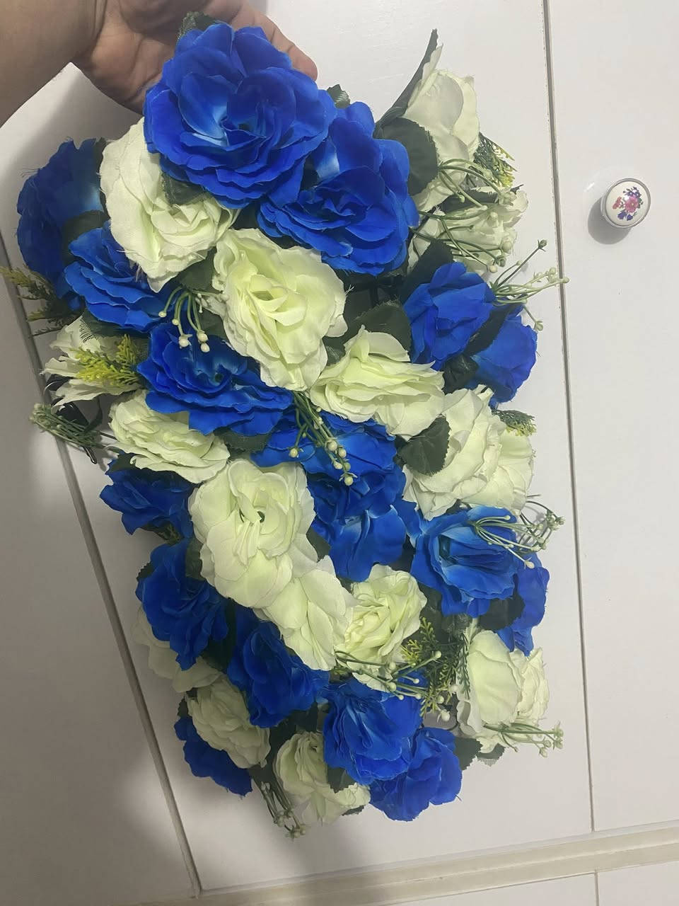 ورد مستطيل ابيض درزن  /ابيض وجويتي درزن /احمر اربع قطع وغصن ابيض 2 درزن واحمر 2 درزن وجويتي نص درزن وبعد متوفر وردي تضافه 85 ‎%‎ للبيع 
السعر 300 الف مكاني بغداد مدينه الصدر 
واكو ورد اضافي باقات من ضمن السعر 
***********
