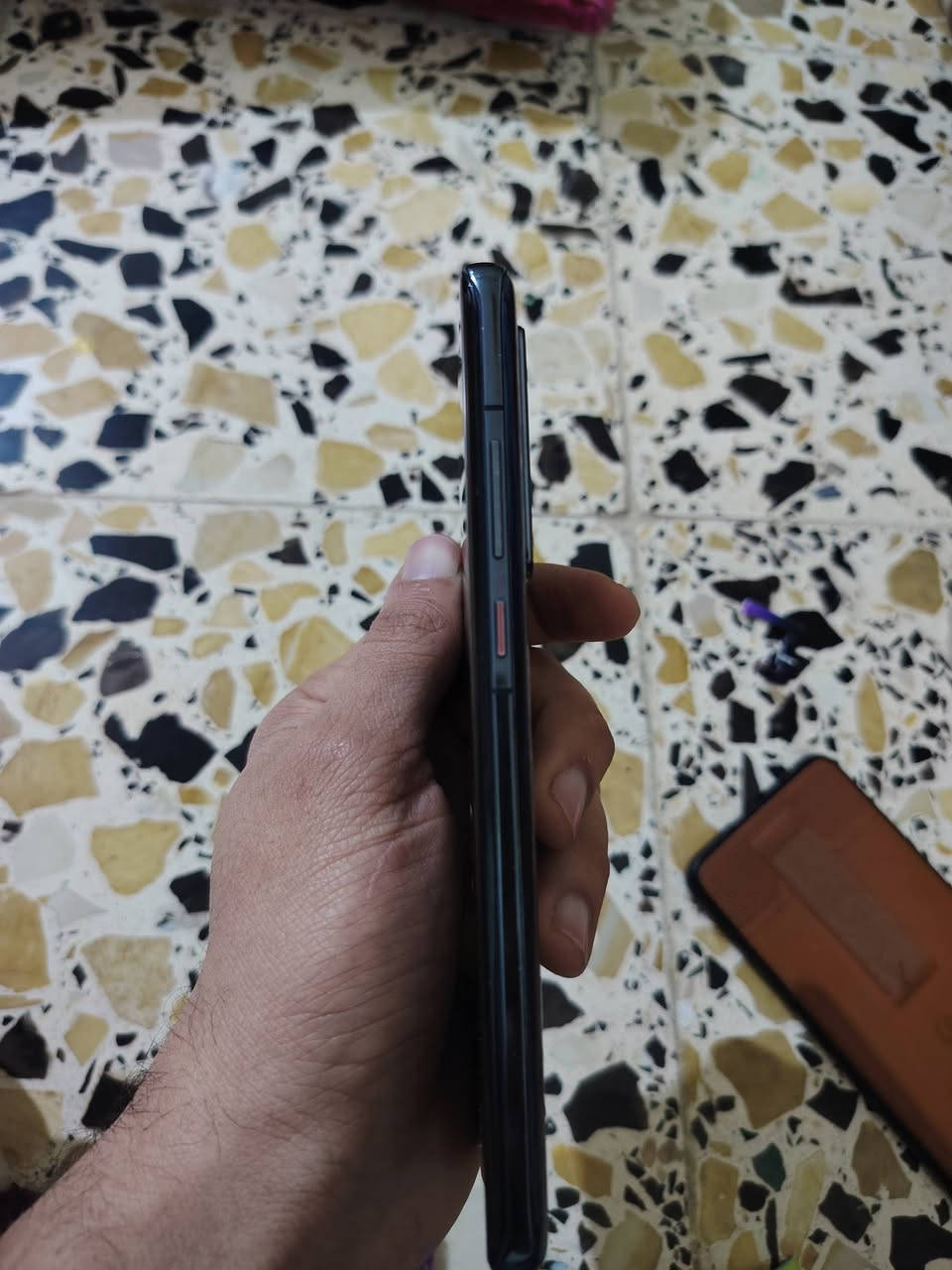 السلام عليكم من مرخصت لادمن المحترم
جهاز هواوي B40برو نسخه فايف جي جهاز خطين مكفول 
بطاريه 4200 يدعم شحن سريع 
يشغل  90افريم بوبجي 
جهاز نضيف جداً جداً  
جهاز مال ييت ستخدام شخصي 
سعر 270 الف 
مكلف بل نشر 
هذا صاحب جهاز 
***********
***********
