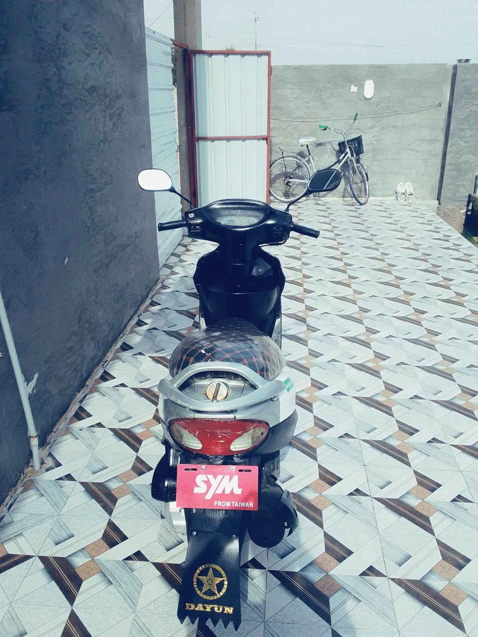 سلام عليكم دراجة للبيع دراجة مثل ما موضح بل صور وبعد احلى كهربائيات كلهة شغاله سعر 350وبيها مجال مكان رمادي جويبة اتصال على رقم متواجد واتساب بس ***********
