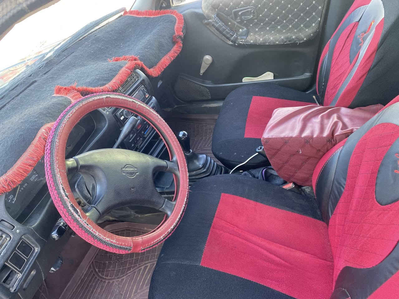 نيسان صني مديل ١٩٩٢   سياره جاهزه شرط اطلع بيها وين متريد  دوشمه  جديده. بيها كابون  عندي وكاله عامه  شرط التحويل. اخذتها.  فحم في فهم فما اعرف اضرارها. تجي اجيكها بعينك  السعر ٣٣ وبي مجال للطيبين  مكاني  قضاء تلكيف. 
*********** موجود واتساب
