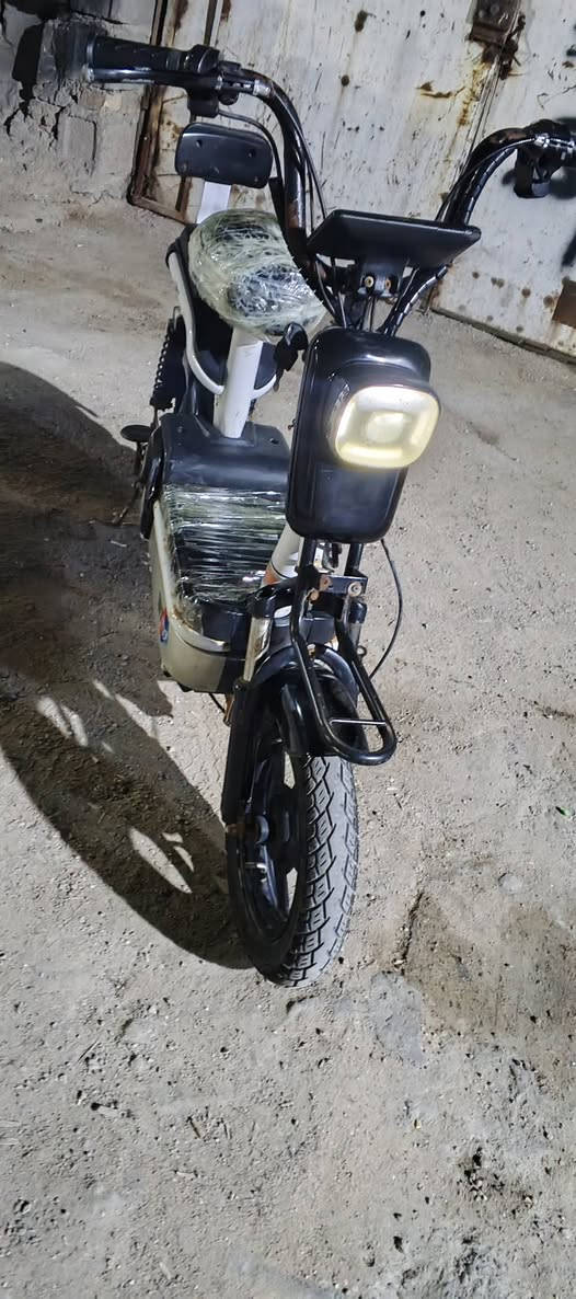 للبيع درجة شحن 
درجة شقاله شرط شقل وطلع وين ما يعجبك 
بطاريات وشاحنه بلاد 
سويجات 2         السعر 125 الف بيه مجال قليل 
سرعه 80
مكانه البصرة شارع القائد دور الشرطة 
📞***********
