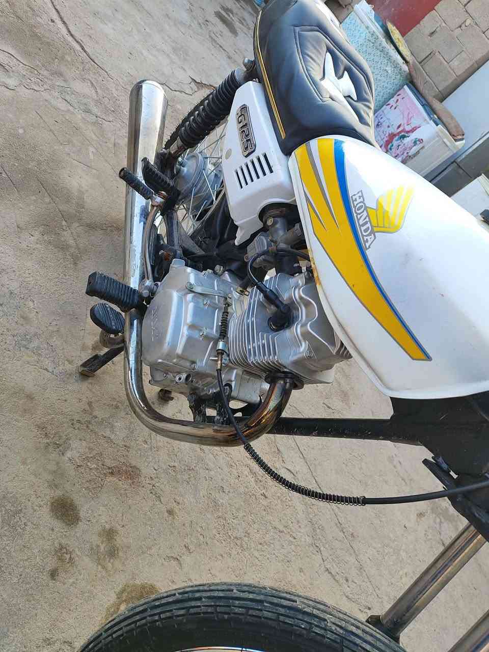 ايرانية للبيع مكينه مكفولة جديدة شاصي نامه دراجه نضيفه تعمير ( بدون بدون ) سعر 550 وبيه مجال مكلف بالنشر ***********
