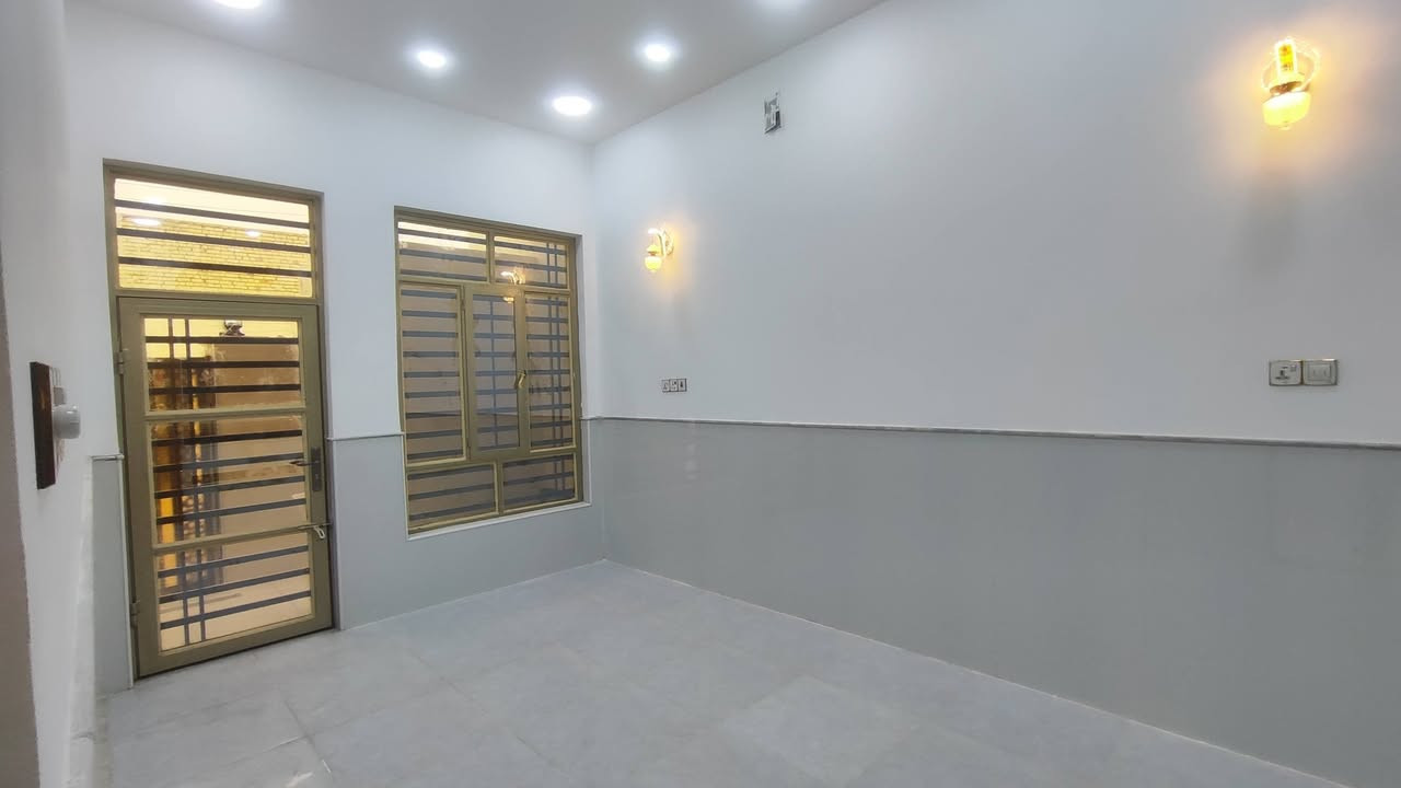 دار للبيع المساحه 100 متر بناء درجه اولى وحديث حي مغربه قرب عياده صباح الدايني رقم الهاتف ***********

