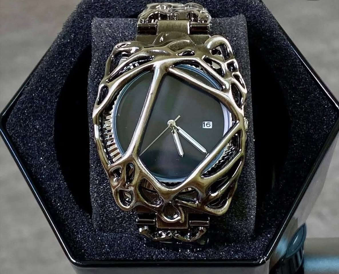 ساعة الابستر ديزاين عصري ومميز ❤️
السعر 40

للحجز راسلونا على الواتساب 🔥

***********
