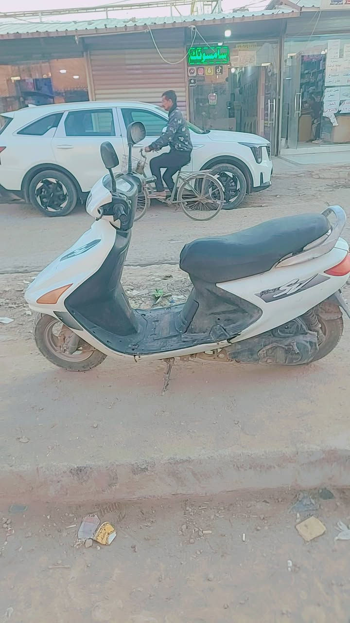 دراجه فراشه نظيفه بسعر مناسب شغاله كلها بسعر ١٧٥ الف مكاني بابل جسر الثوره ***********
