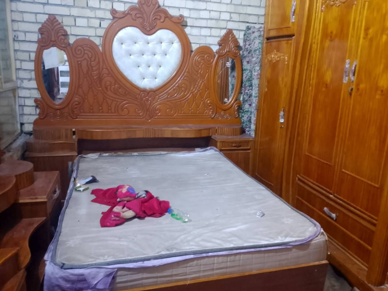 غرفت نوم البيع بغداد الحميديه سعر 500وبيها مجال رقم ***********
