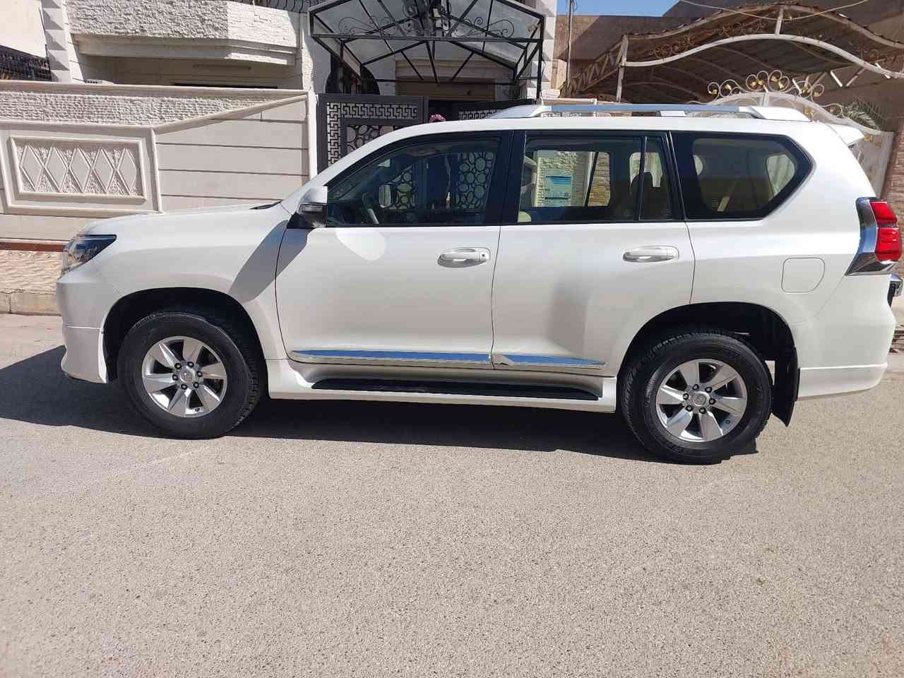 السلام عليكم
برادو للبيع موديل ٢٠١٩ مكفوله مواصفات Txl شركة ساز ماشيه ٩٥ الف حقيقي بأسمي السياره  مكانها ديالى  
سعر ٣٩٥ قابل

***********
