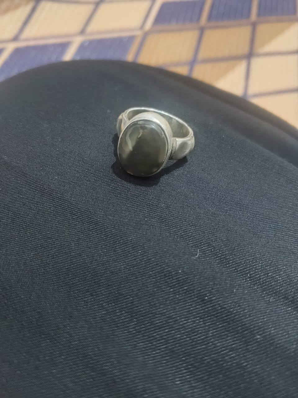 السلام عليكم جميعا
محبس شجري يماني مصور 
وثاني محبس شجري يماني مصور كذالك 
تحياتي للجميع مامتواجد على الفيس 
هاتف /***********
