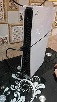 بلي ستيشن 5 سليم مستعمل اخو الجديد للبيع يجي ويا يوبس هديه 1500واط 800...