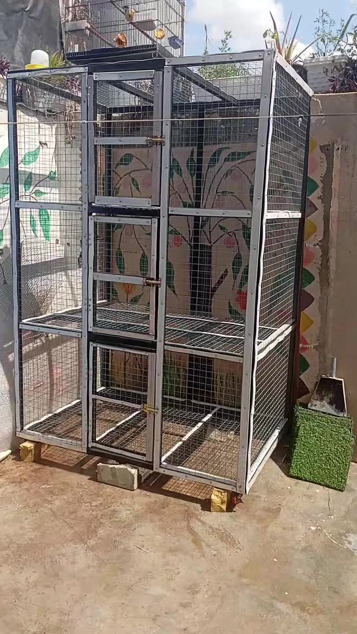 قفص جديد الواجهة 140 
العرض 1 متر وطول 2 متر
3 خانات للبيع السعر 150 
وبيها مجال قليل مكاني كركوك فيلق ***********
