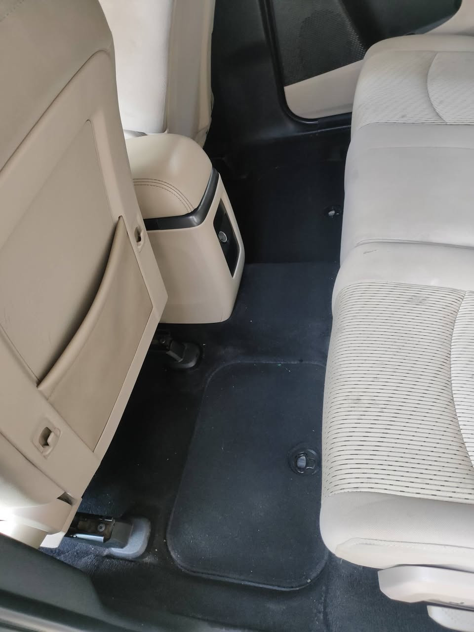 سلام عليكم دوج جورني2014
رقم بغداد بسمي 
محرك3600 سته سلندر
7 راكب
ثلاث قطع تبريد
تبريد شغال
تدفئه شغاله
اي نقص مابيه
ايرباكات كله سليمه
لايت زنون
تشغيل بصمه
بصمت ابواب
ترايك وين ماتريد
المحرك لاتنقيص ولا تبخير
صور الحادث بل منشور 
السعر  115 وبيه مجال
للستفسار***********
