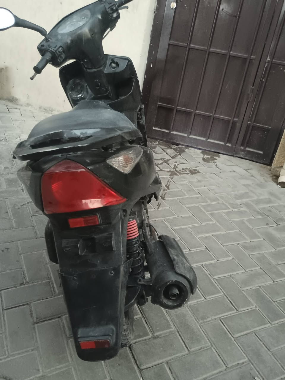 سلام عليكم ماكس ثعلب مكينه مفتوحه مبدل زنجيل وبستم اصليات كلجات امامي جدد لدراجه كفراتها متعوبه سلف شغال و قبغ لهندر موجود بس مشاده و بريك مابيها يراد قمجي سعر 300 مكاني اعضميه *********** واتساب
