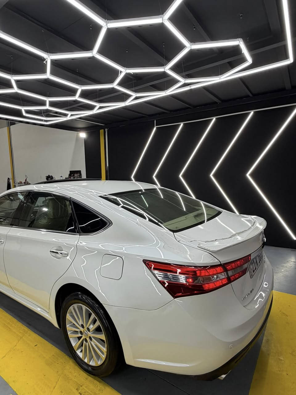toyota Avalon .2013  _ limeted _خليجي
تويتا ئه ڤه لون موديل٢٠١٣ خليجي لميتد 
‎سياره كه مواصفاتي خليجيه 
سياره كه بي بوياخه زور جوانه كرانه وه ي نيه ته رزه ي نيه هه موو گياني به شه رت دوو پيدی ئاڕی هه يه 
گيرو مه كينه ي به شرت نه كراوته وه نەگۆراوە
‎صه و ت و بوخار و كرانه وه ي نيه به شه رت 
‎٤ تايه و ويلي بيلادي له سه ره 
‎سه نه وي هه موو شتيكيي تازيه 2030به شه رتي ته حويل و غرامه
سياره كه ١٥٥هه زار روشتوه 
شوێن /سليماني 
نرخ/ 209$ 
رقم/***********
