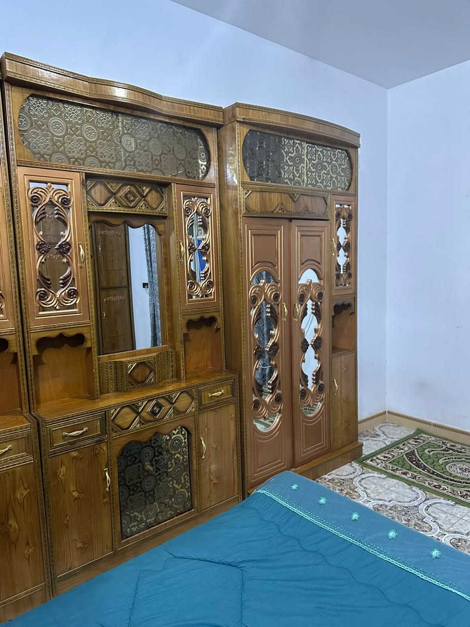 غرفة خشاب للبيع بعده جديده مامستخدمة فقط شهرين سعرها مليون و٢٠٠ وبيها مجال 

للاتصال ***********.     المكان رمادي جويبه
