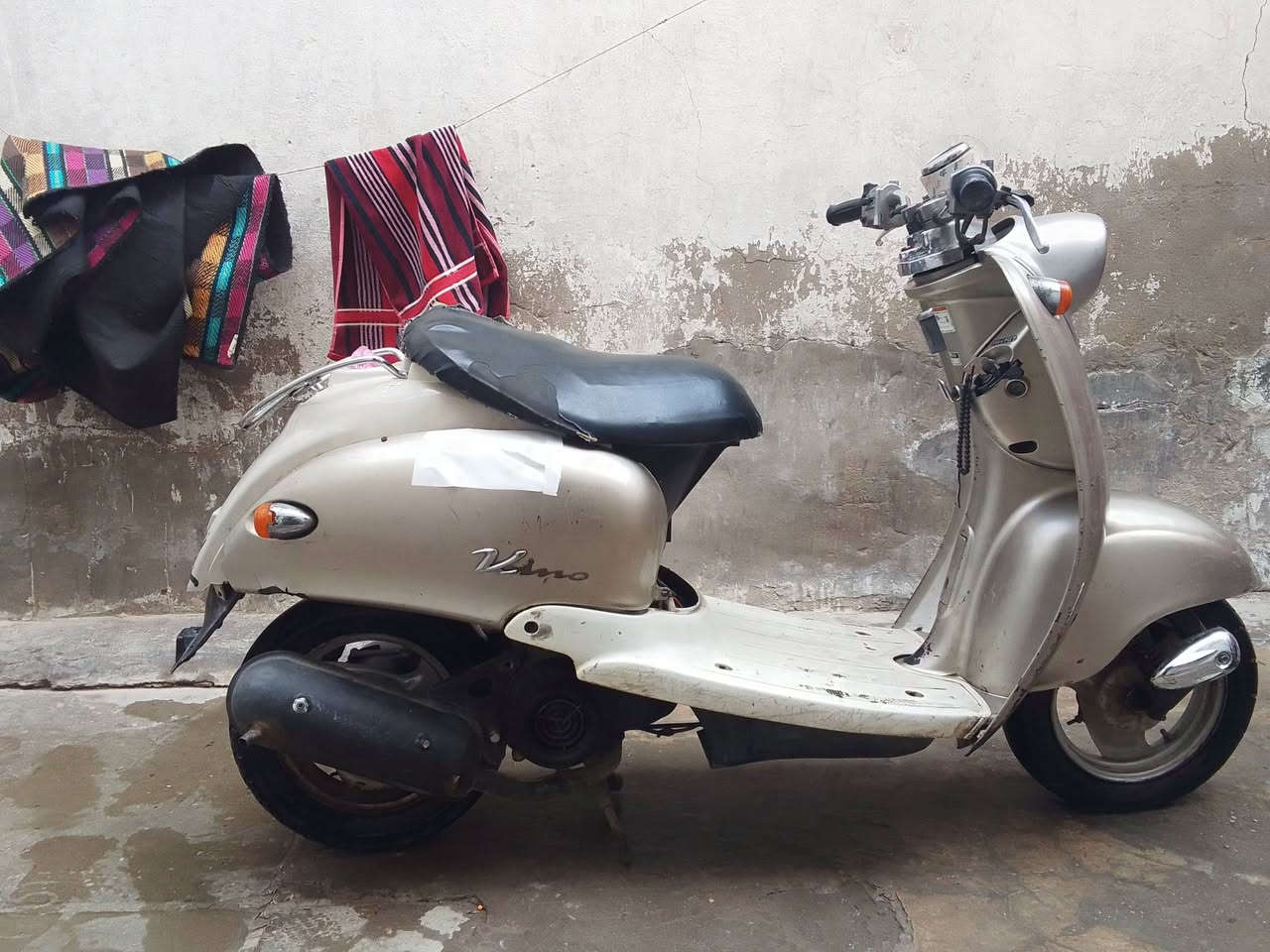 سلام عليكم عندي دراجه كلاسك شغاله سلف هندر ليت شاير هورن مكينته ناعمه كفرات اصليه بغداد مدينه الصدر ريده 250وبيه مجال بسيط شراي ينتصل على هذا رقم ***********
