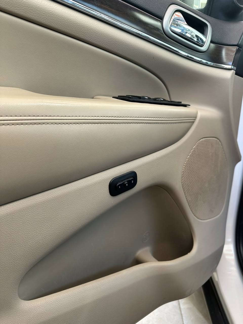 من رخصت لادمن  
سياره جيب لاريدو خليجي لمتدد 2018
رقم بغداد ماشيه 85 بنوراما جنطه كهرباء 
كشنات خزن للعلم سياره شخصيه بس ع ايد وحد لايت زنون عالي ناصي تدفئه تبريد كشنات بعد معروفه مواصفات الجيب المتدد 
ملاحضه / لسياره مبدل بستم 14علمود الدوانز وتاخذ بانزين عادي 
بيه جاملغ صفحت العبري مصبوغ اثر شخوط ولباب الخلفي نفس الجه بي رشه بصيطه بل كنر يعني مو لباب كله 
اما الباقي كفاله 
تخم تاير جديد حداديه نضافه 100/90 
دواخل نضيفه واحله من الصور 
سعر السياره 285وبيه مجال  

***********
