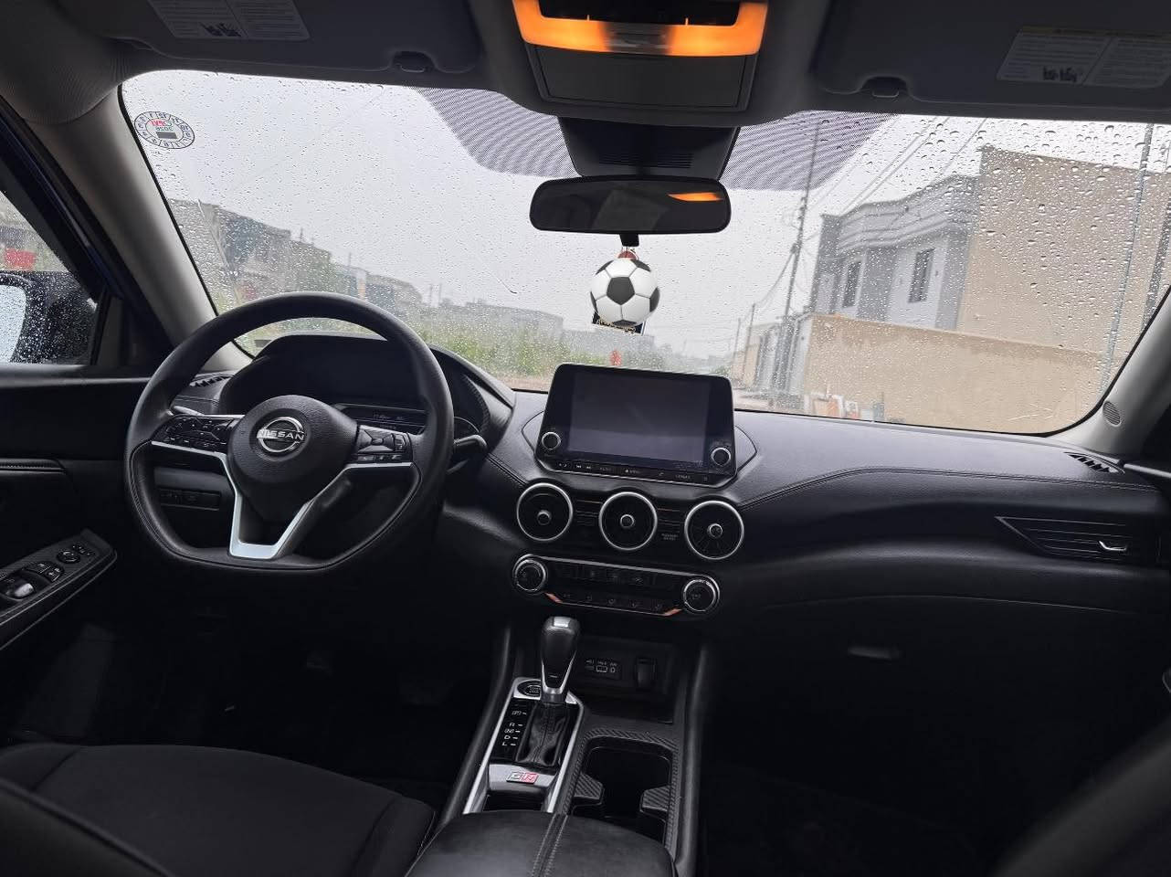 سيارة للبيع الموديل: 2024
• النوع: نيسان سنترا SV فئة GR الرياضي
 • اللون: أزرق
 • الوارد: أمريكي 
 • الممشى: 34 ألف ميل فقط
 • ناقل الحركة: أوتوماتيك CVT
 • المحرك: 2.0 اقتصادي بالوقود
     •        نظام تفعيل وضع SPORT
 السعر ….   145$ 🔥
المميزات:

✅ تشغيل بصمة (Smart Key)
✅ شاشة + Apple CarPlay
✅ كاميرا خلفية
✅ بلوتوث وتحكم بالمقود
✅ أنظمة أمان 
(مانع انزلاق + تنبيه مسار + التحذير من التصادم + رادار النقطة العمياء + الفرملة الطارئة)
✅ مكيف قوي جدا
✅ صرفية بنزين ممتازة جدا
✅ وضع تفعيل سرعة محددة 
✅ دفع امامي

الحالة:
     • نظيفة من الداخل والخارج
     • برغي ماتخلي عليها
واتس  :  ***********
الموقع:  صلاح الدين / بلد
