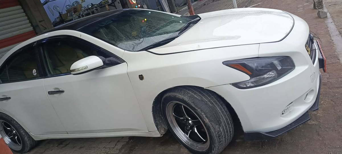 مكسيما ٢٠١٠ 
ليمتد فول مواسفات رقم اربيل 
كشن جلد كهربائي + خزن 
كشن تبريد و تدفئة
٦ بستم
٣ قطع ونص بخ تعديل بسيط بيها سونر موجود 
برده كهربائي 
سلايت
ستيرن تدفئة 
٣ كير
تبريد مركزي
بصمة
لايت زنون 
ويل ويلد ١٨ توسايز
فول م مواصفات 
ما بيها اي عيب سياره كير ومحرك شرط
غرامات ٣ ورقات تنزل من سعرها 
مكاني كركوك سعر ٨٥ ورقه وبيها مجال 
***********
واذا اكو مراوس كركوك, العراق
