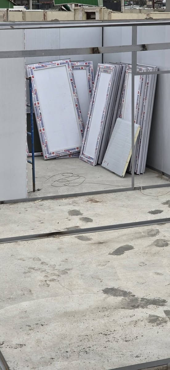 تبحث عن الجودة والمتانة؟ معمل كرفانات الأمجاد يقدم لكم أحدث التصاميم للكرفانات والدور الجاهزة بمواصفات عالمية وعزل حراري مثالي. دقة في التنفيذ وسرعة في التسليم. الأمجاد.. اختيارك الأضمن للسكن والعمل."معمل كرفانات الأمجاد يضع بين يديك خبرته الطويلة في صناعة الكرفانات والدور الجاهزة.
للاستفسار  0771557755 او *********** اتصل وتدلل
