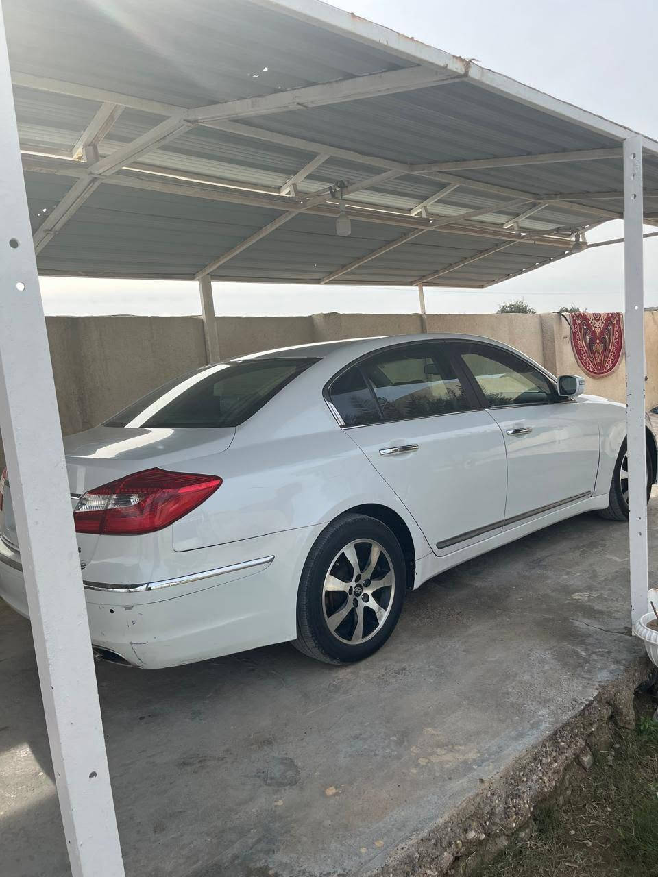 13 خليجي مكينه 3300
كير 8 نمر 
محرك vvt مو GDi
بيه صبغ جوه قبق البانزين 
كل نقص ما بيه 
السعر 130 وبيه مجال 
 رقم صاحب السياره  ***********

