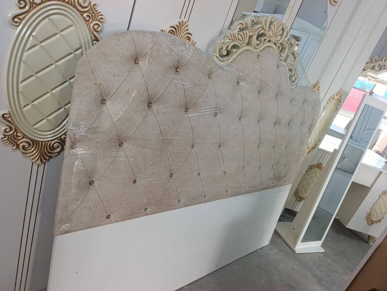 غرفه نوم تركي ملكيه مستعمله 7 قطع نظافه 100/100 واتساب ***********
