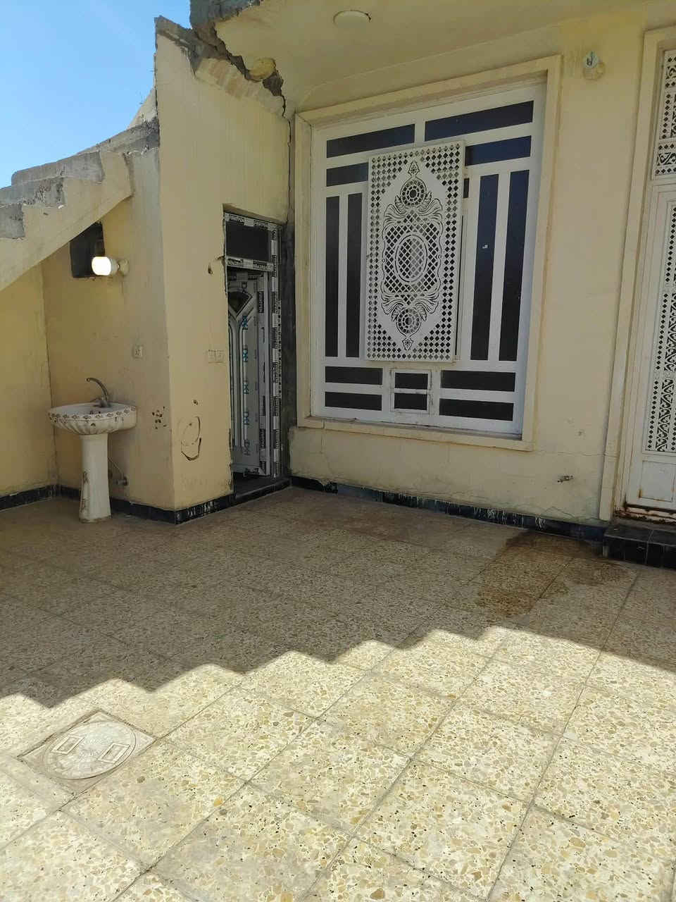 مشتمل للإيجار طابق واحد الفلوجه الامين قريب على مجمع البرديني مطبخ مع صاله مع غرفتين كل غرفه تحتوي على حمام المشتمل جاهز للسكن مع خط مولد اجاره ٢٥٠ للتواصل خاص عام مارد


**إذا كنت صاحب هذا الإعلان وتريد حذفه لأي سبب، رجاءا أرسل رسالة إلى الدعم الفني**
