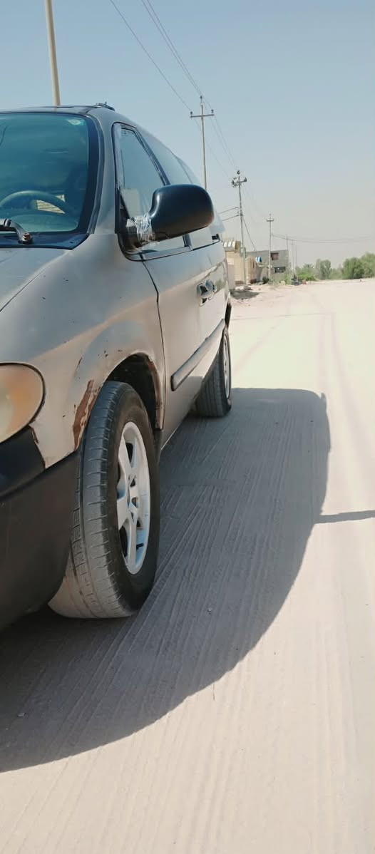 السلام عليكم سيارة دوج كرفان سياحي بسمي السيارة مديل 2005 استخدام عائلي الكشنات متحركة المحرك اربعة سلندر كامري ابو الچف مع الگير جديد مجموعة كاملة السيارة من الخارج من سنتهة لحد الان مجموعة التبريد كاملة سعر 45 وبيهة مجال بصيط بدون مراوس مكان السيارة نجف الاشرف ومداورهة بل نجف***********
