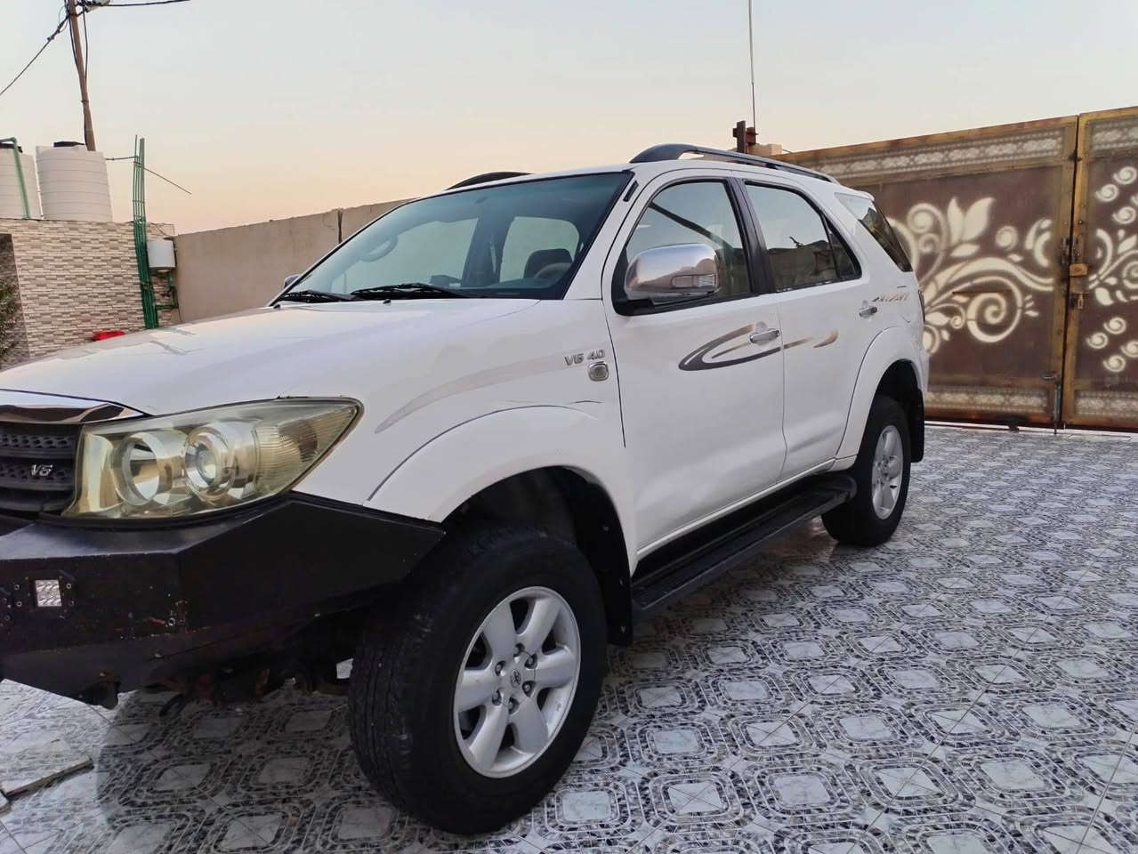 السلام عليكم تيوتا فورچنل 7راكب 2009 سعودي ام الدعاء  رقم بغداد بأسمي تحويل ثاني يوم
مكفوله كفاله عامه كير محرك حداديه بشرط
ماعدا المؤشر بالصوره 
فول مواصفات 
محرك 6 سلندر
فور ويل
نظام دفلك
دواخل بيجي
كشنات جلد بلاد +دوشمه جديده وتربرو الاصلي 
شاشه +كامرا بك +بلوتوث
تحكم ستيرن
مثبت سرعه
 التبريد مركزي 3قطع 
دكم تبريد لمس
لايت عدسه
عينه ليزري
اشاير بالمري +اشاير بالچاملق
ماسحه +زراگ بالباب الخلفي
السعر 165
رقم***********
 وبالعافيه لتكون من نصيبه سياره حيل جديده
