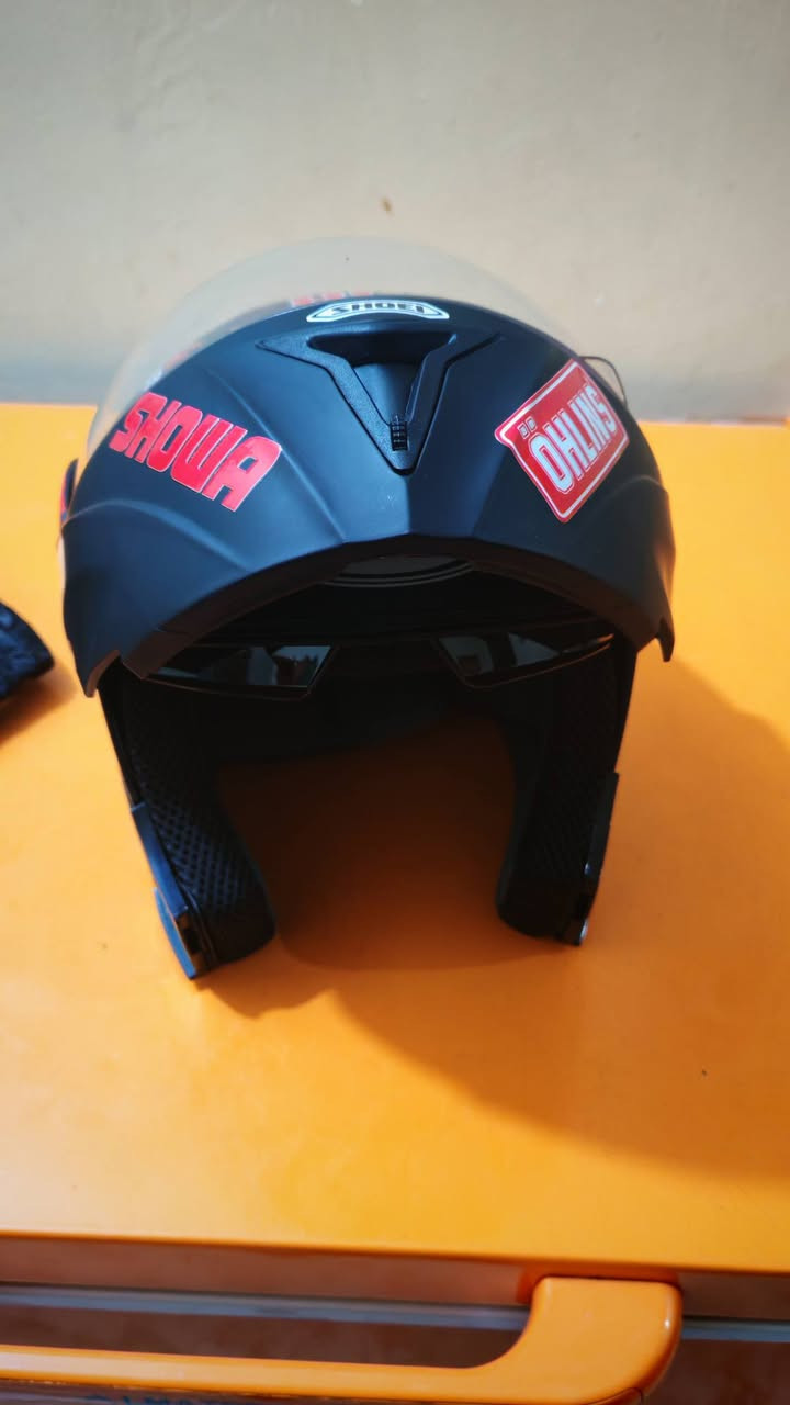 السلام عليكم 
متوفر خوذة اصلية امزون جديدة غير مستخدمة يشهد الله عليه بعد بلوك 
تجي اسود طافي واني موشمه 
قيم سعرهة بما يرضي الله
للأستفسار اتصل على الرقم ***********
واتساب هم موجود
