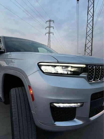 جيب كراند شيروكي سمت ريزرف
الموديل :2023. (امريكي) . 
المحرك : . V6. 3.6L . 
العداد : km27.000.بحالة ممتازة.  
المواصفات :
* دفع رباعي 4x4 . 
* نظام تعليق هوائي (جكات). 
* قيادة ذاتية عند المنعطفات. 
* رادار امامي مع مانع تصادم . 
* نظام الرؤية الليلية. 
* تحذير الخروج عن المسار . 
* مستشعر نوم السائق مع نظام التوقف الآلي 
* تحذير النقطة عمياء ⚠ .
* نظام تحذير عند التقاطعات. 
* نظام تحذير عند تجاوز السرعة المحددة. 
* نظام عرض المعلومات على الزجاج الامامي (HEAD UP DISPLAY) 
* نظام تقليل الضجيج داخل المقصورة. 
* إنارة محيطية. 
* شاحن موبايل وايرلس. 
* تعديل وضعيات مقود السائق كهربائيا. 
* مرايا تعتيم ذاتي. 
* المرايا الجانبية قابلة للطي كهربائيا. 
* نظام الصوت من ماكنتوش مع 19 سماعة. 
* ويل قياس 21 انج .
* سقف بانوراما .  
* شاشه كبيرة 10.1 انج . 
* شاشة للراكب الأمامي .
* نظام الخرائط (GPS) .
* عرض خرائط الطريق على لوحة القيادة.
* لوحة القيادة بقياس 12 أنچ. 
* 4 كاميرات خارجية مع بخاخات ماء للتنظيف. 
* كاميرا للمرأة الداخلية. 
* تصوير حراري ليلي .
* المصابيح الأمامية زنون .
* كشافات الضباب زنون . 
* دخول ذكي. 
* بصمة على 5 ابواب للدخول الذكي. 
* تشغيل عن بعد .
* الصندوق الخلفيي كهربائي .
* فتح الصندوق الخلفي مع حركة القدم.
* دوسات جانبية .
* فرش المقصورة الداخلية من الجلد الطبيعي الفاخر .
* اضافات من الخشب الطبيعي للمقصورة الداخلية. 
* ذاكرة لحفظ وضعيات الجلوس للمقاعد الأمامية
* مساج للمقاعد الامامية .
* المقاعد الأمامية كهربائية .
* المقاعد الأمامية تبريد وتدفئة .
* المقاعد الخلفية تدفئة وتبريد .
* ستائر للشبابيك الخلفية. 
* انارة داخلية LED متعددة الالوان . 
* حساسات امامية وخلفية . 
* 7 راكب .
* مكيف خلفي مع وحدة تحكم منفصلة . 
* تدفئة مقود القيادة. 
* مانع تصادم خلفي .
* بلوتوث تلفون . 
* محدد سرعة . 
* نظام التشغيل والاطفاء الاوتوماتيكي .
* نظام بريك اوتماتيكي
‏ 1c4rjkegop8722540:رقم شاصي
سعر السيارة//405$ 
ضررها بيبان (2) حادث خفيف
أيرباك بردة يوجد فيها فقط
مكان السيارة// النجـف الأشرف 
السيارة كفالة + بچم كبس// *********** النجف
